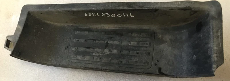 Накладка на порог правая VOLKSWAGEN Transporter T5 - изображение 1