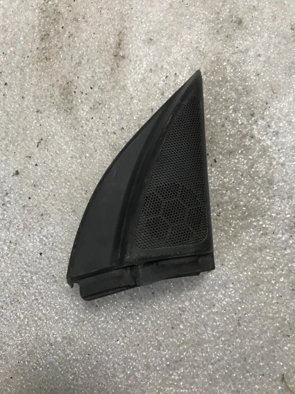 Уголок Toyota Avensis Т 250 1.8 2005 - изображение 1
