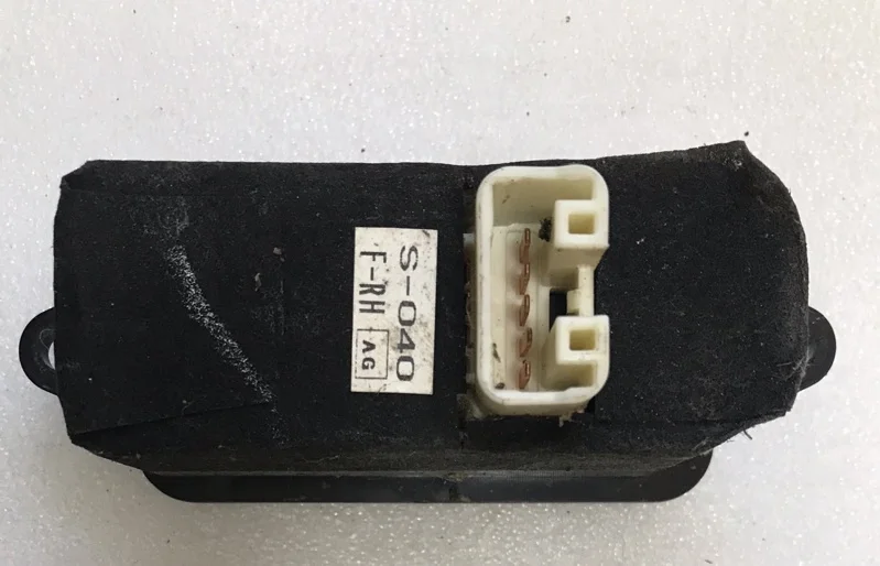 Кнопка стеклоподъемника Subaru Legacy В13 2.0 2006 - миниатюра 2