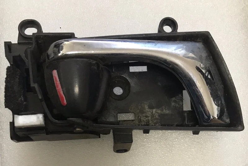Ручка двери передняя правая Subaru B13 - изображение 1