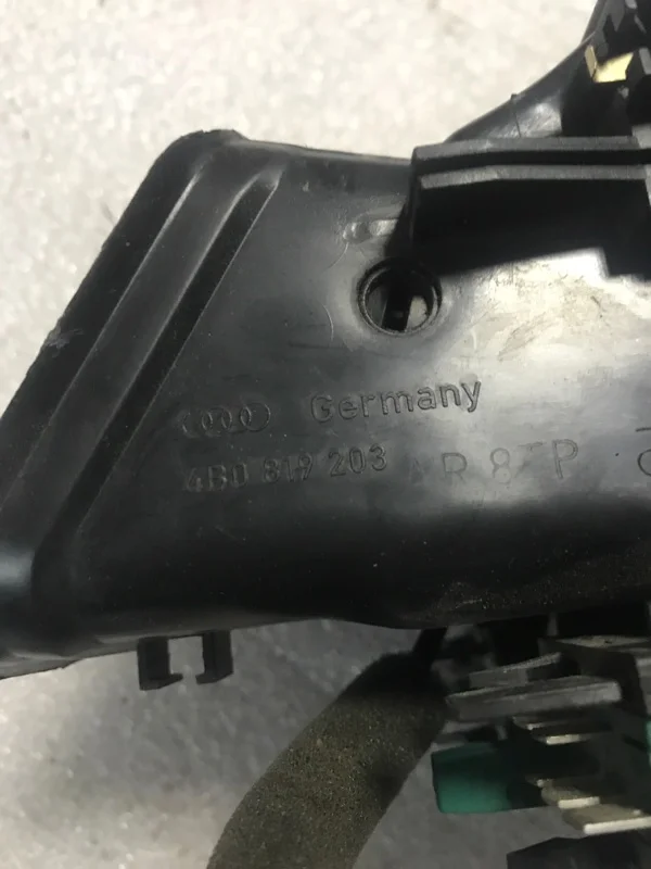 Дефлектор воздушный Audi A6 C5 1999 - миниатюра 3
