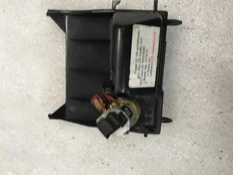 Пепельница Mercedes-Benz A160 W168 166.960 2001 - миниатюра 2