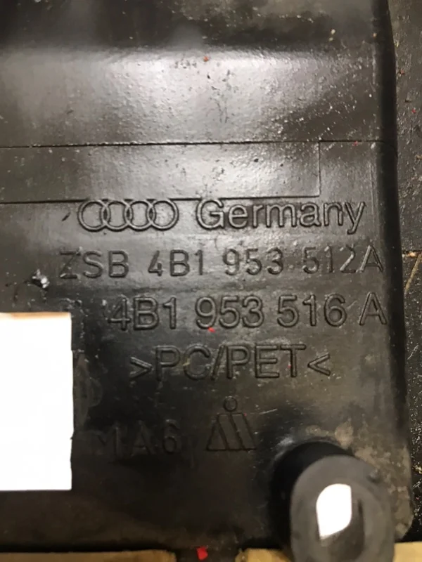 Кожух рулевой колонки Audi A6 C5 2.5TDI 1999 - миниатюра 3