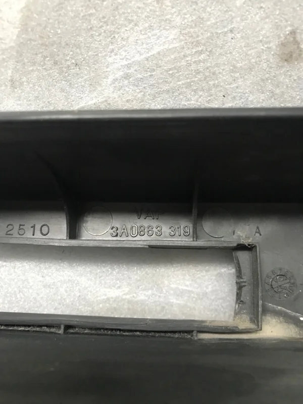 Консоль между сидений VOLKSWAGEN Passat B4 - миниатюра 2