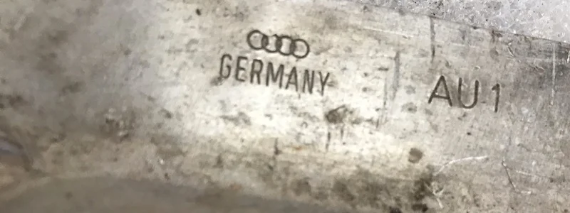 Кронштейн опоры двигателя Audi A6 C 5 2.5 ТД 1999 - миниатюра 2