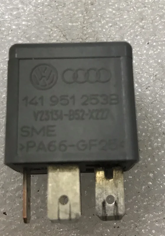 Реле Audi A4 B5 - изображение 1