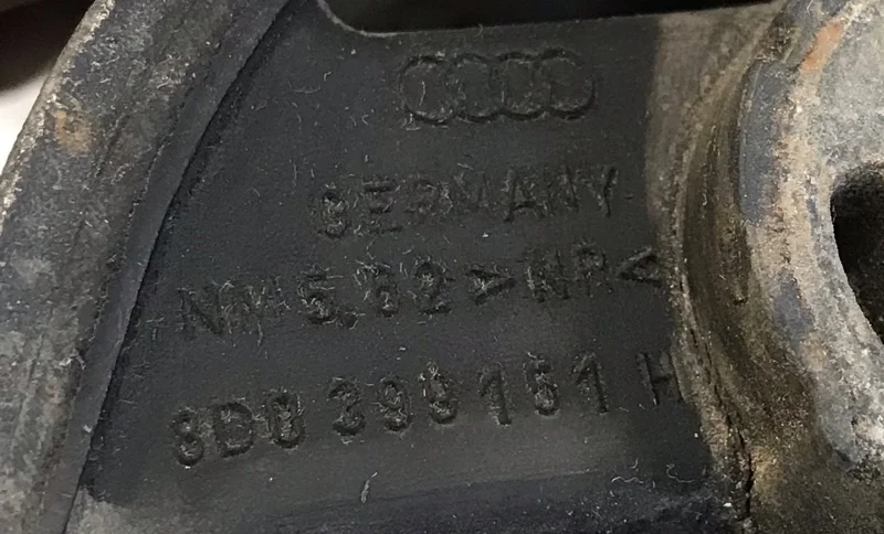 Подушка кпп Audi A4 B5 1.9TD 1996 - миниатюра 2