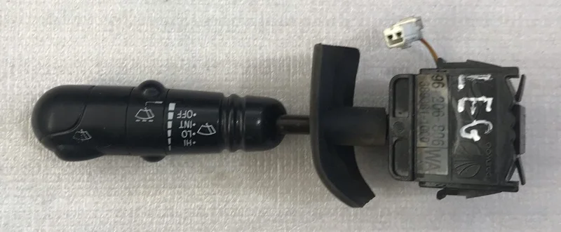 Переключатель поворотов Daewoo Leganzа ZF 2.0 2000 - изображение 1