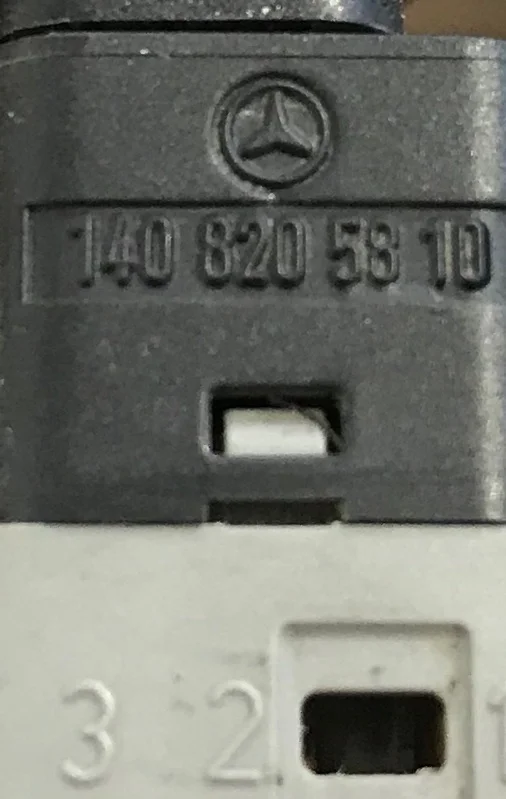 Кнопка центрального замка Mercedes-Benz w202 2.2 - миниатюра 2