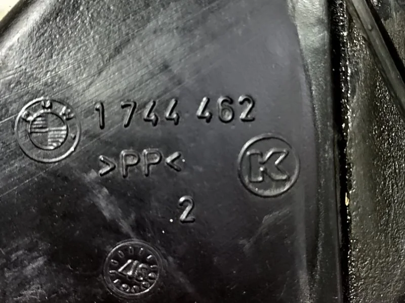 Воздуховод BMW e39 2.0 1999 - миниатюра 2