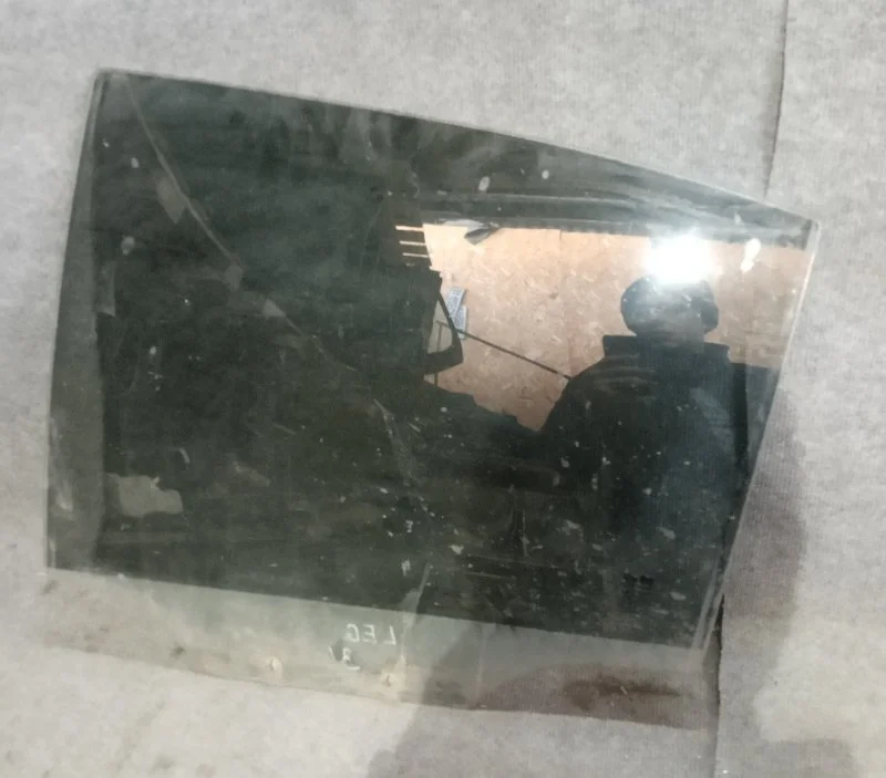 Стекло заднее левое Daewoo Leganzа ZF 2000 - изображение 1