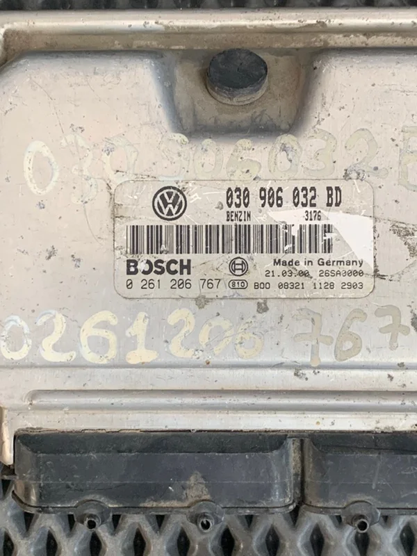 Блок управления (ЭБУ) Volkswagen Polo 6N1 AKK 2000 - миниатюра 2