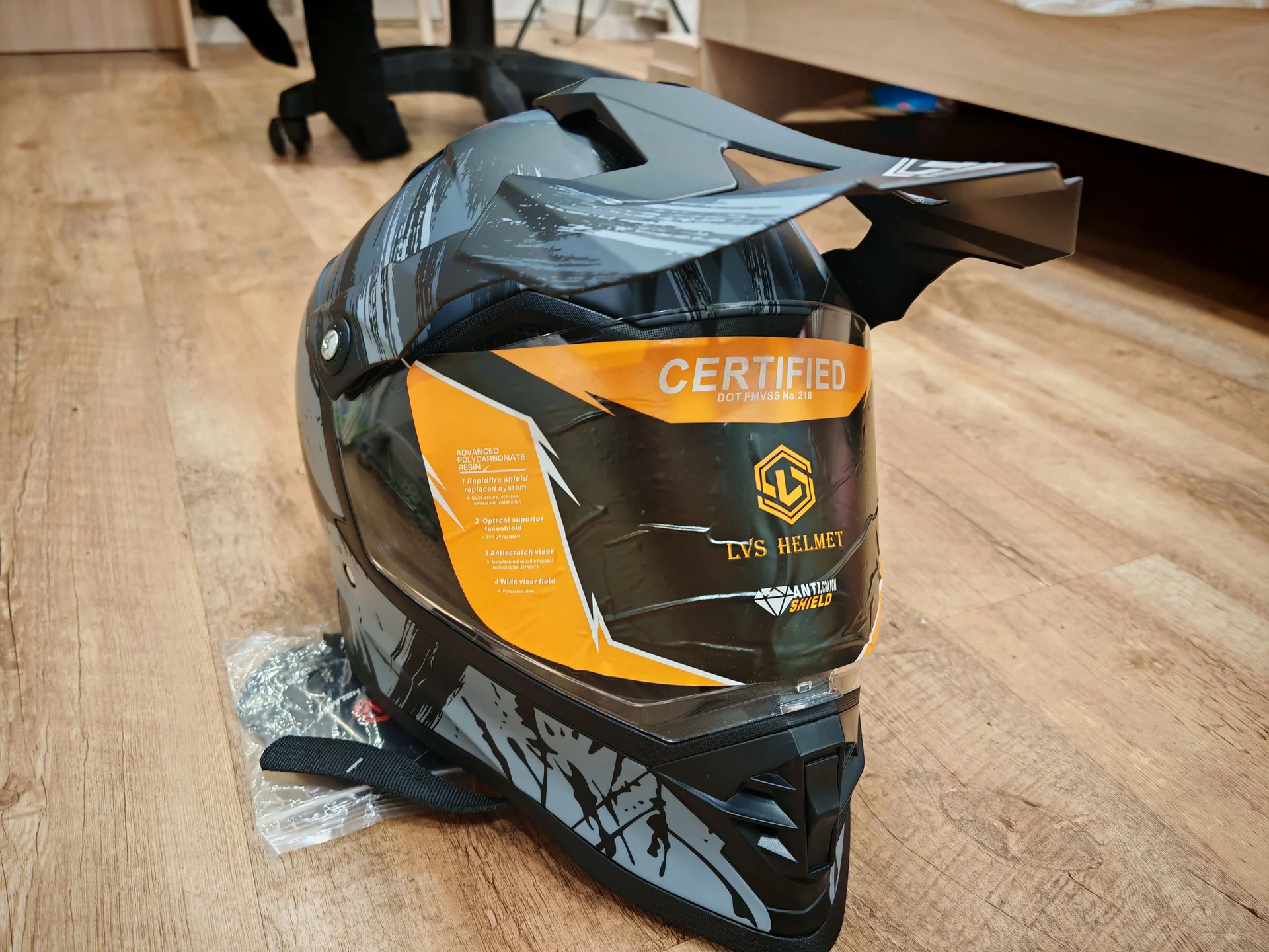 Мотошлем lvs helmet - изображение 1