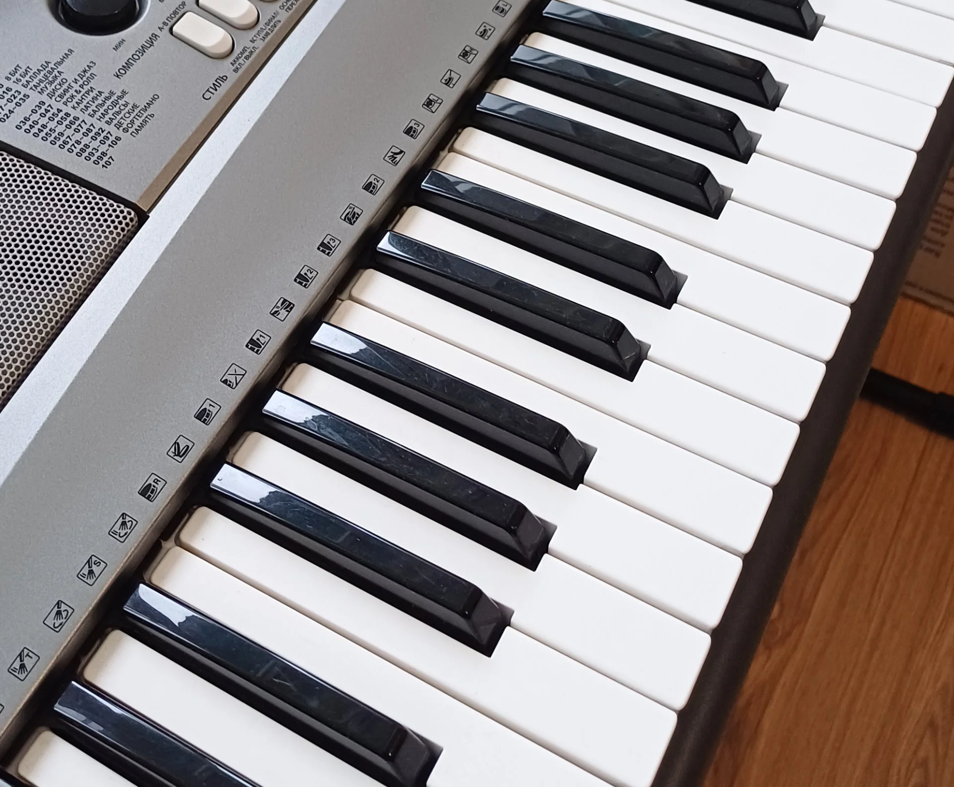 Синтезатор Yamaha PSR r 300 в комплекте - изображение 1