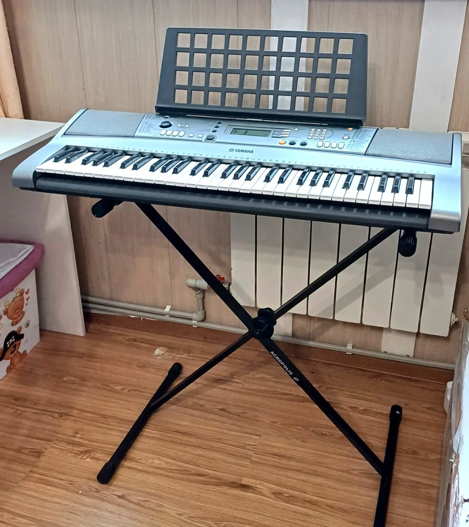 Синтезатор Yamaha PSR r 300 в комплекте - миниатюра 3
