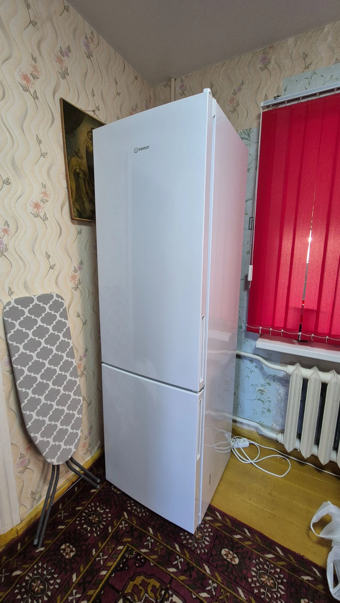 Холодильник почти новый Indesit - изображение 1