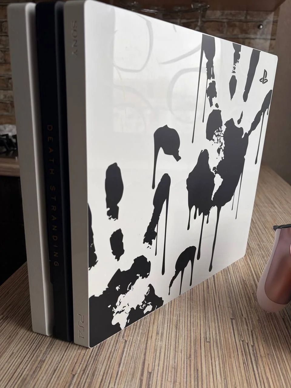 Playstation 4 Pro - 1 TB (Death Stranding Bundle) - миниатюра 2
