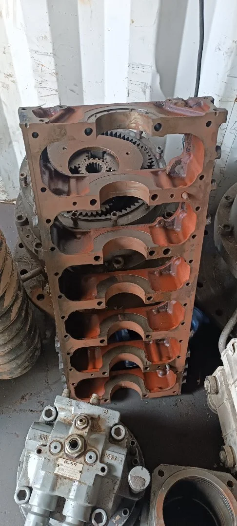 Блок цилиндров isuzu 1112105721, 1112105932 - миниатюра 3