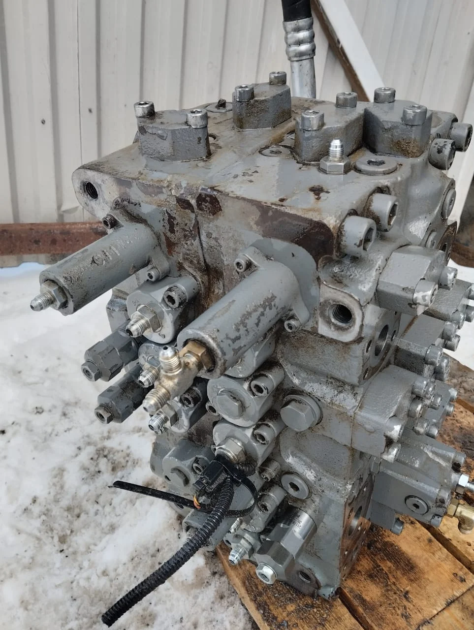 Гидрораспределитель главный Hitachi 4625137 - миниатюра 3