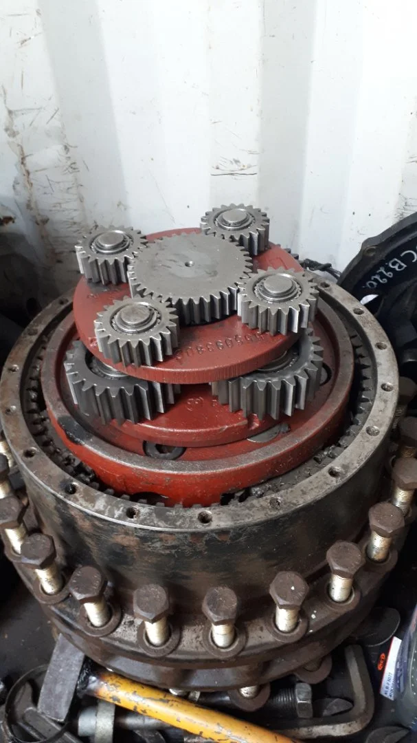 Редуктор хода JCB 330, 333/K1153, 334/C0480, 05/903844, 05/903845, 05/903843 - миниатюра 2