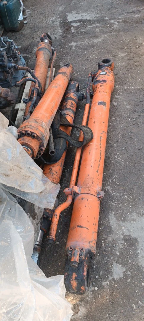 Гидроцилиндр ковша Hitachi 4653045 - миниатюра 2