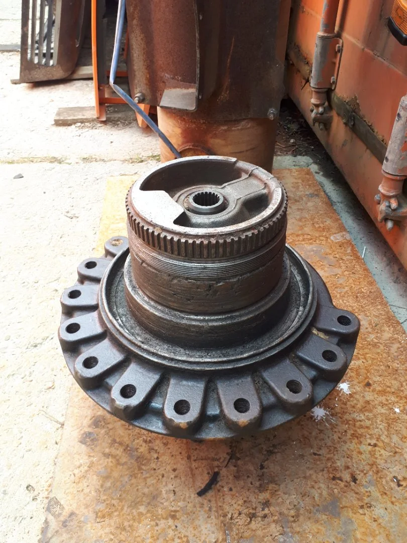 Гидромотор хода Hitachi 9168003, 9195451 - изображение 1