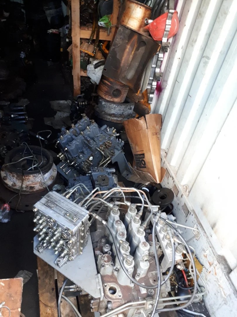Гидрораспределитель главный Hitachi 4398652, 4448461 - миниатюра 2