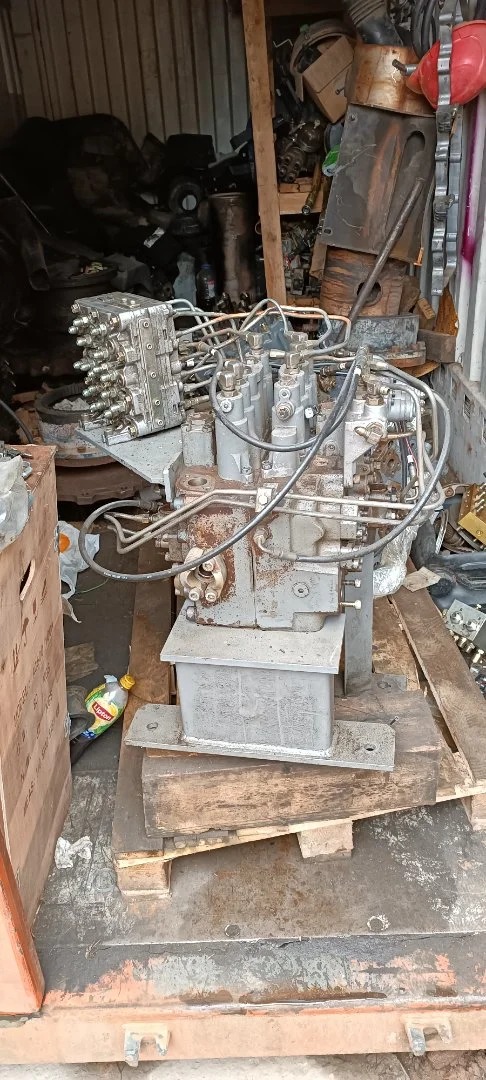 Гидрораспределитель главный Hitachi 4437242 - миниатюра 2