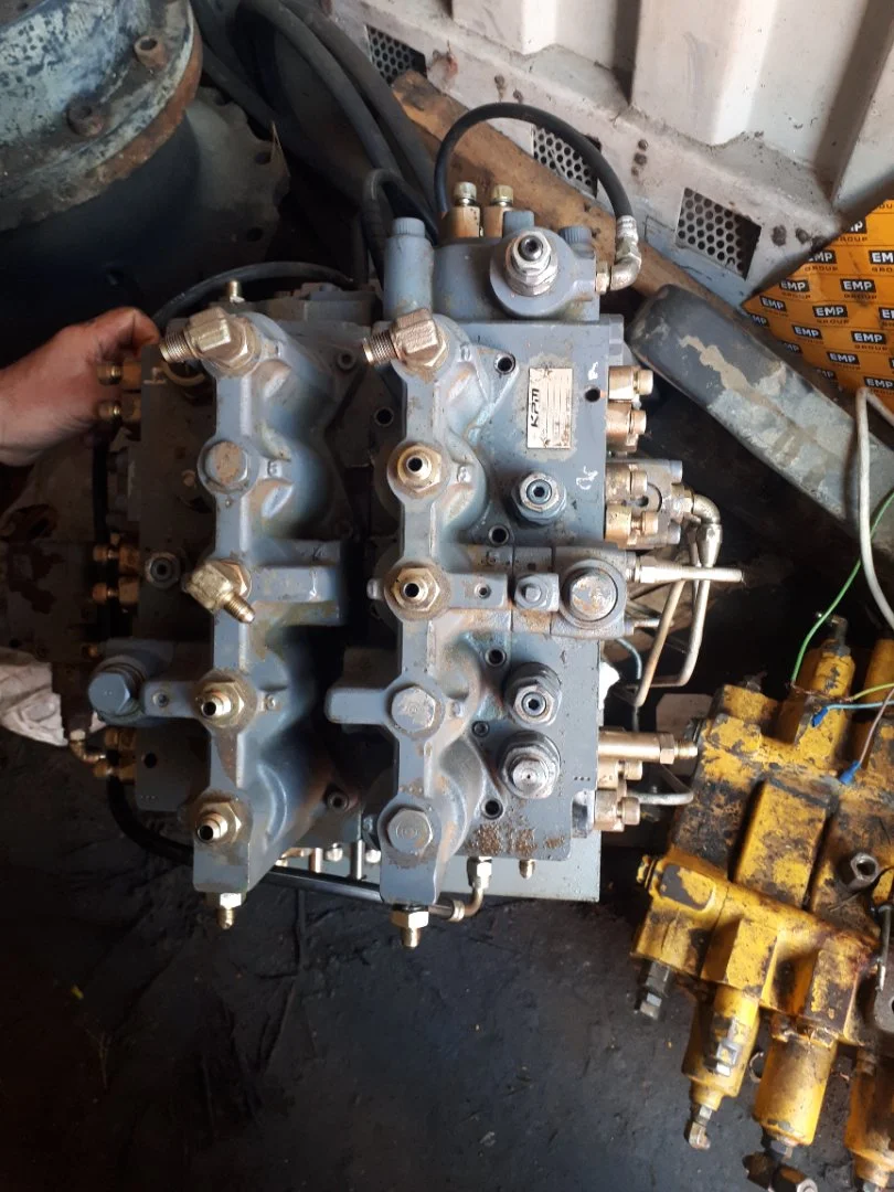 Гидрораспределитель главный Hitachi 4433970, 9214478 - миниатюра 3