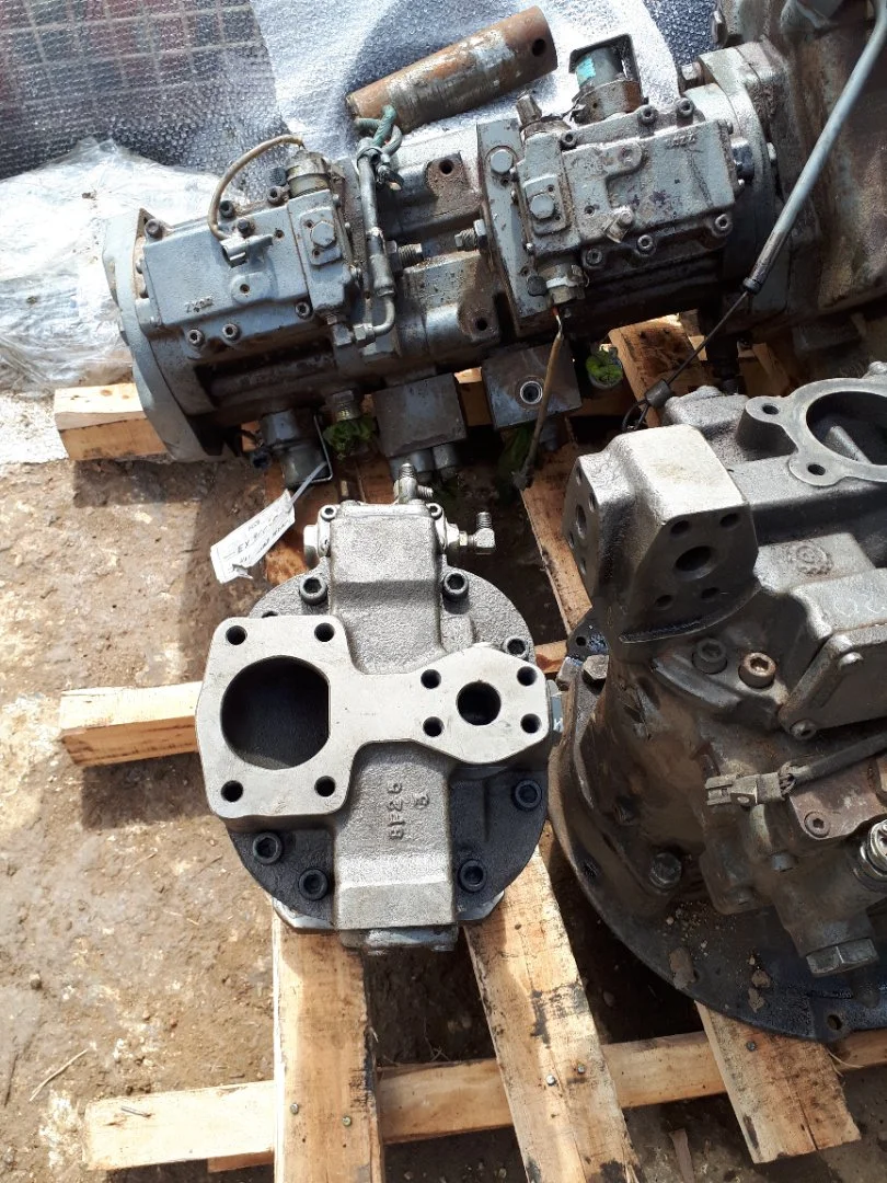 Основной гидравлический насос Hitachi 9168808, 9255724 - миниатюра 2