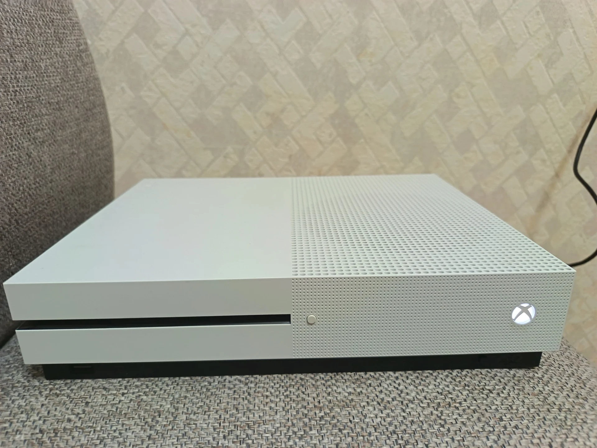 Xbox One S 1TB + 2 геймпада (Полный комплект) - миниатюра 3