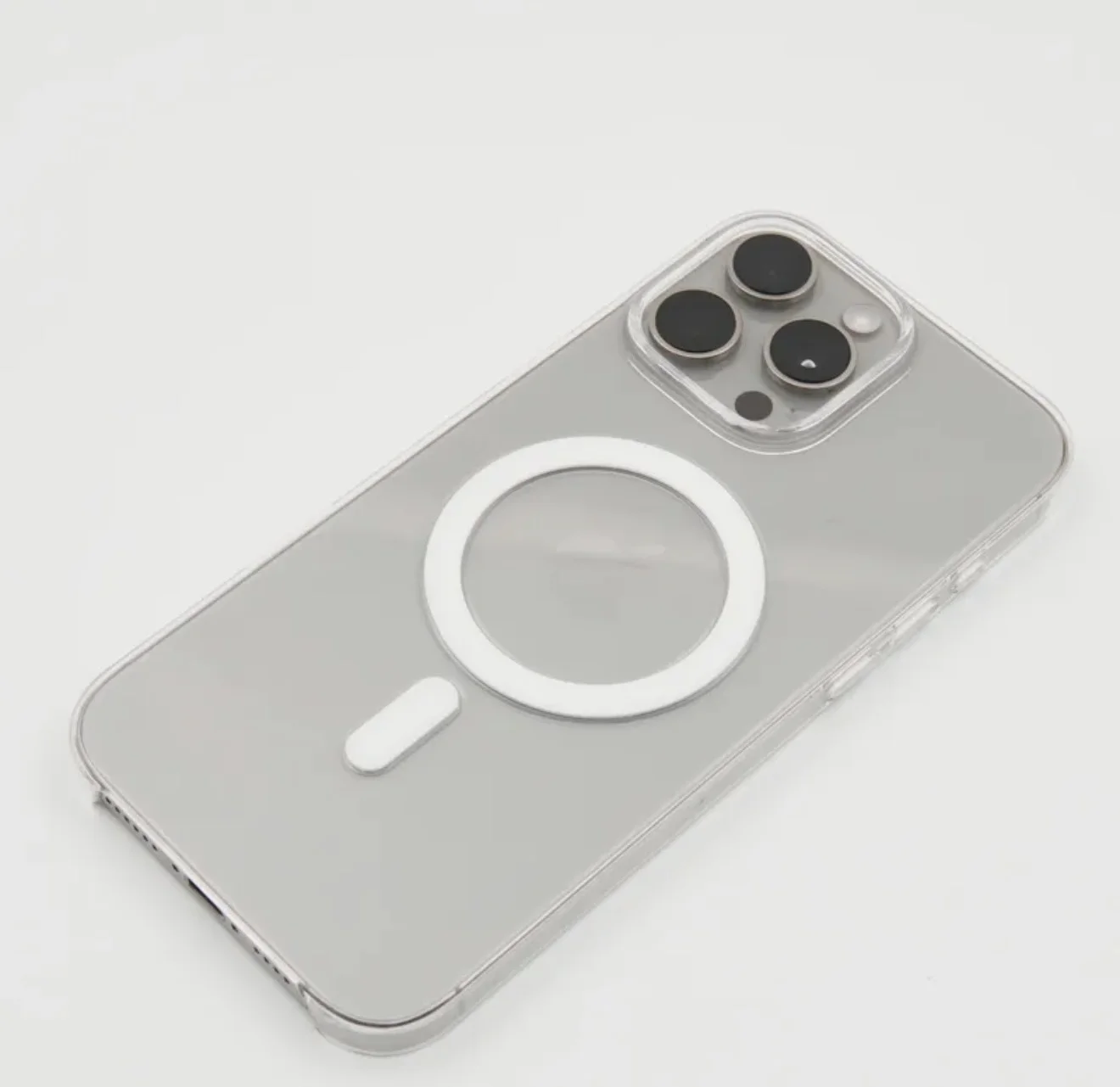 Прозрачные чехлы MagSafe с анимацией - миниатюра 2