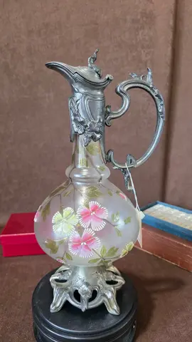Антикварный кувшин