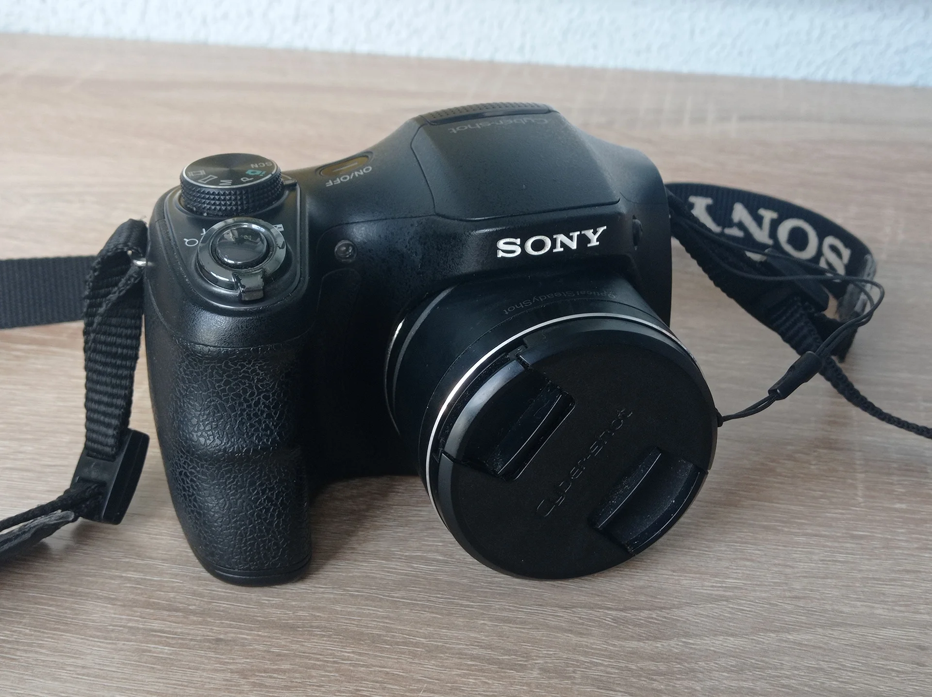 Фотоаппарат Sony DSC - H100 - изображение 1