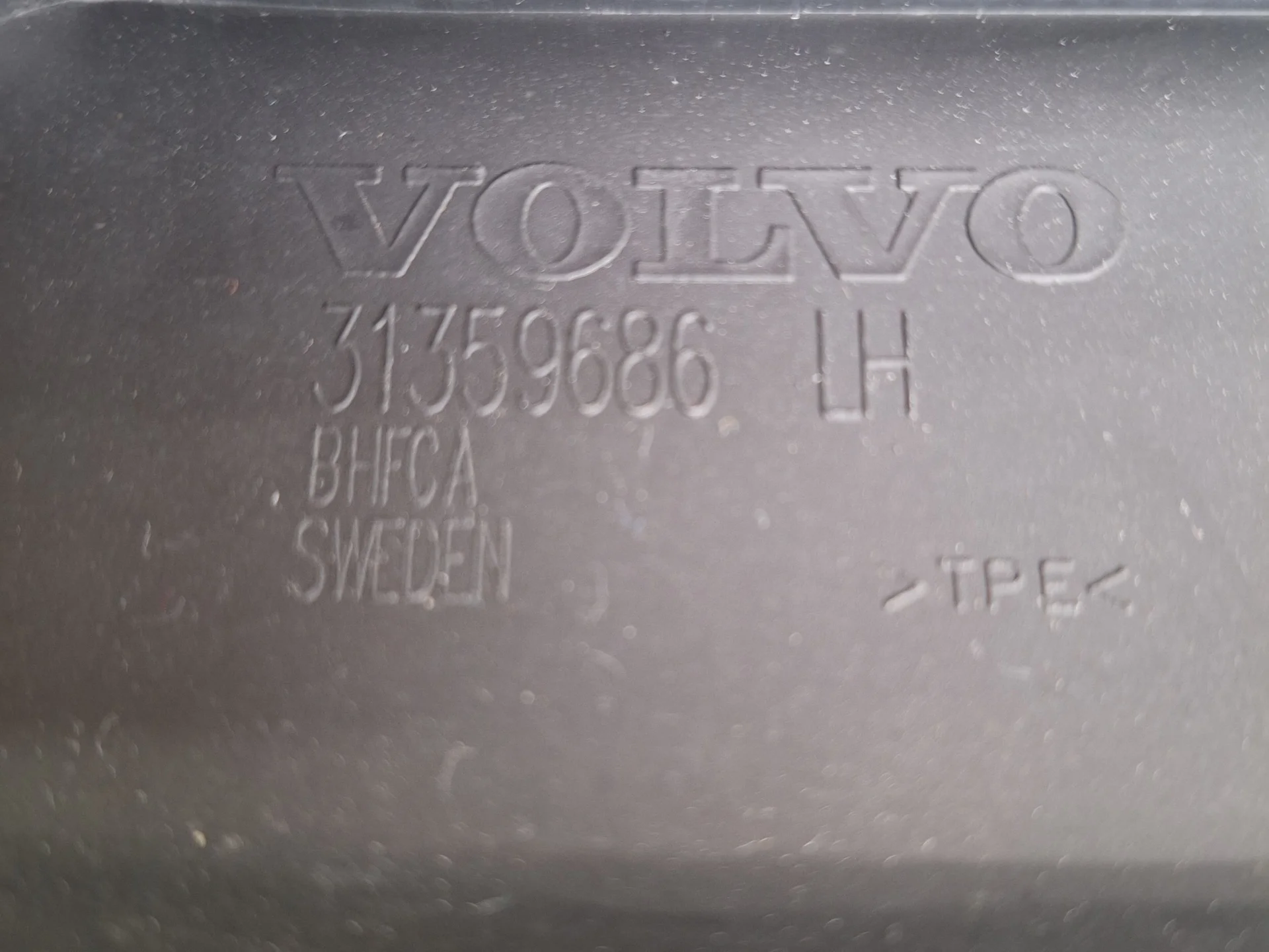 Брызговик Volvo xs60 передний левый - миниатюра 3