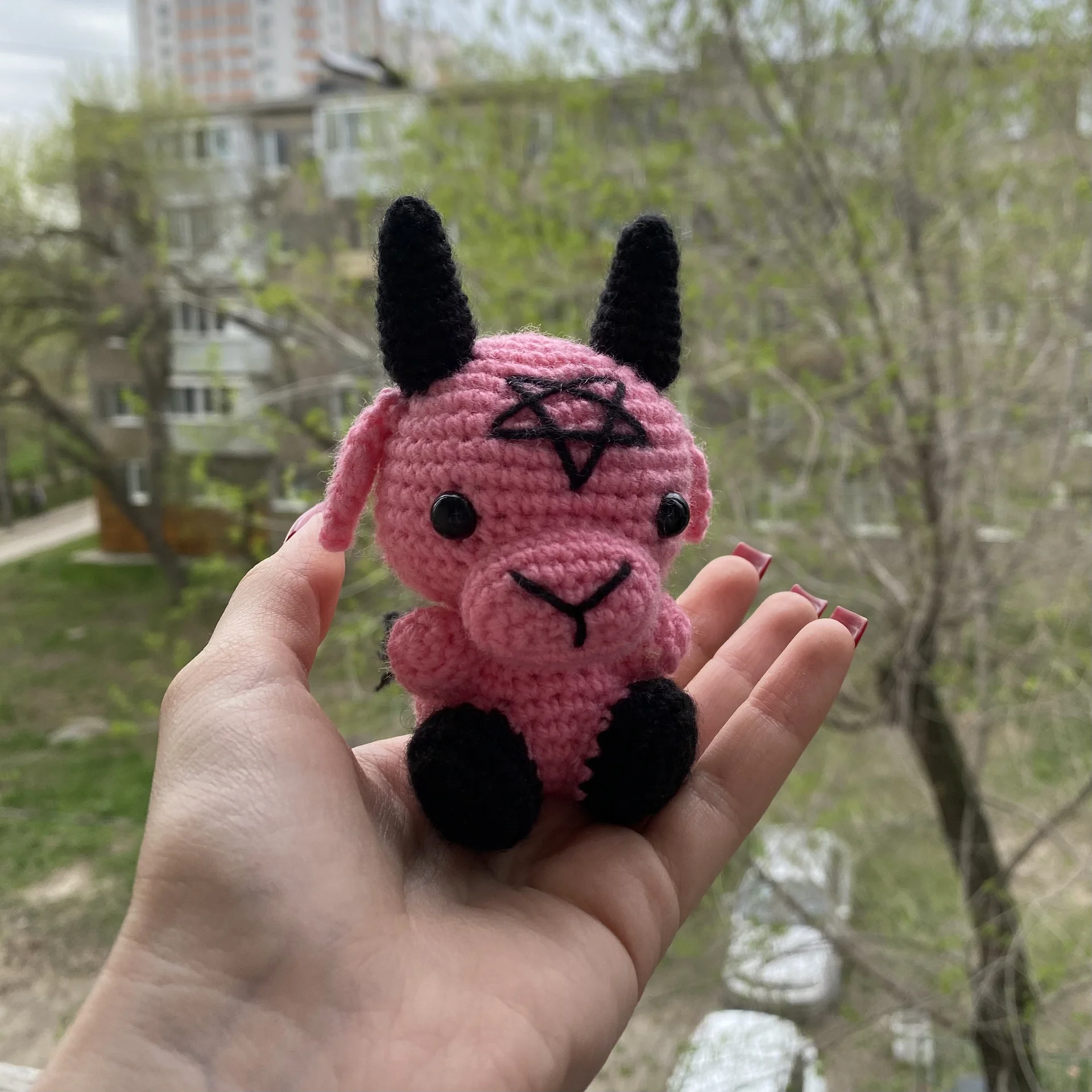 Игрушка бафомет. Вязаный чертик - миниатюра 3