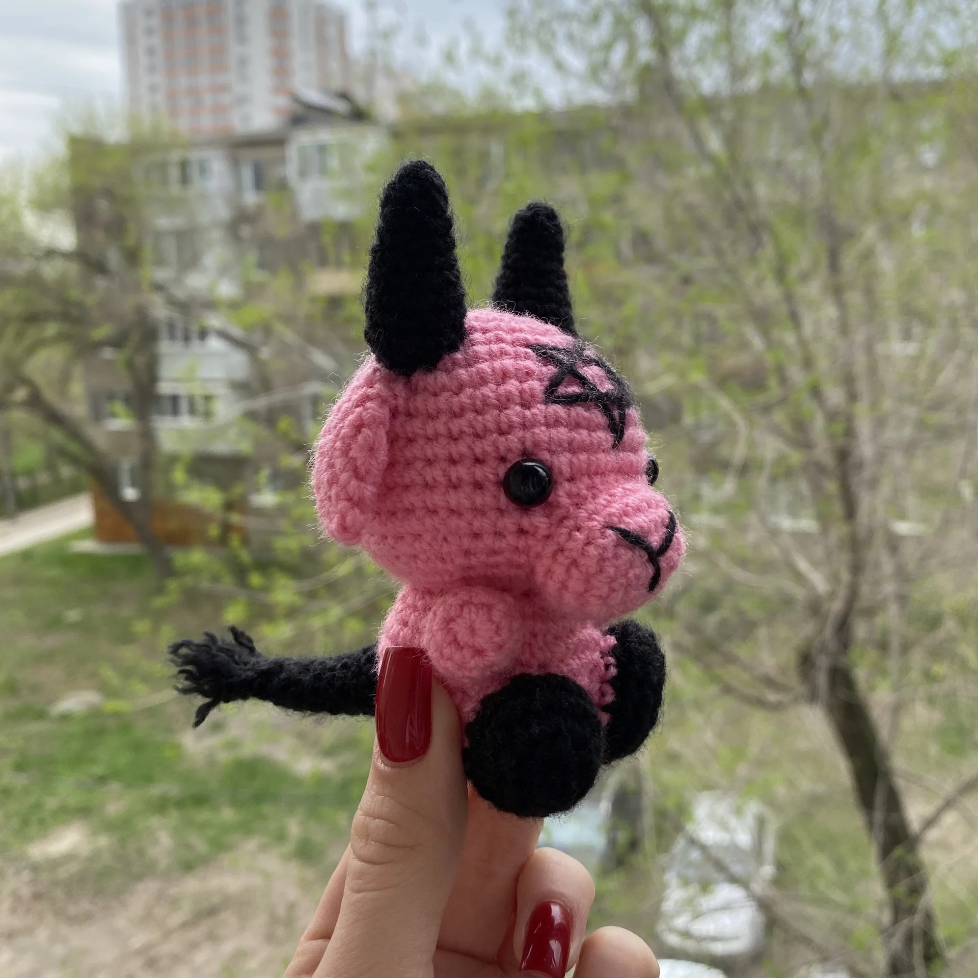 Игрушка бафомет. Вязаный чертик - миниатюра 4