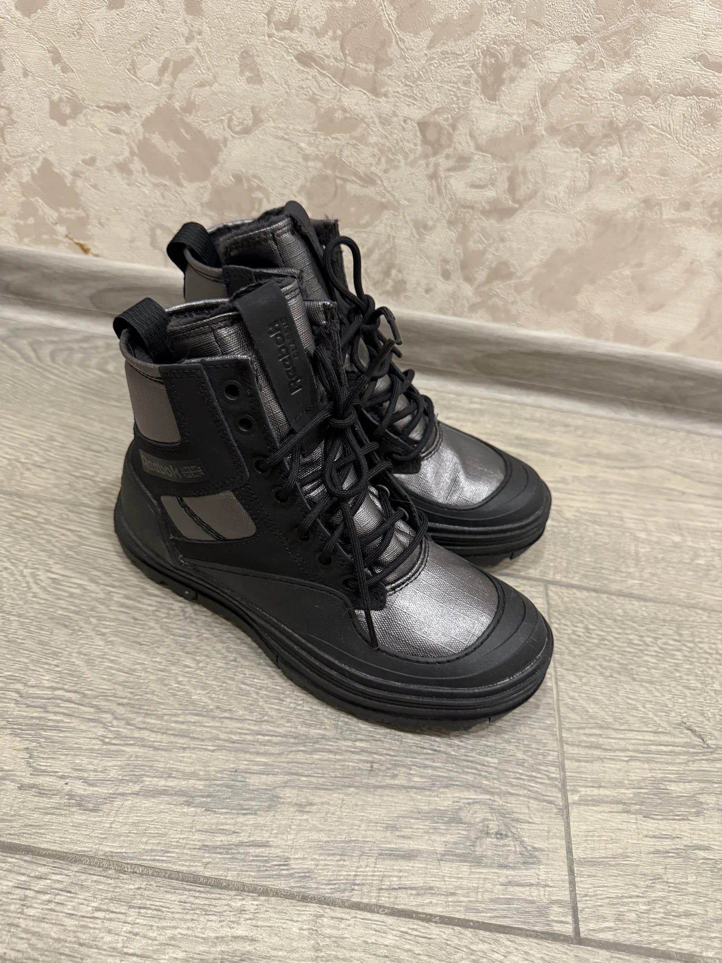 Ботинки новые reebok - миниатюра 2