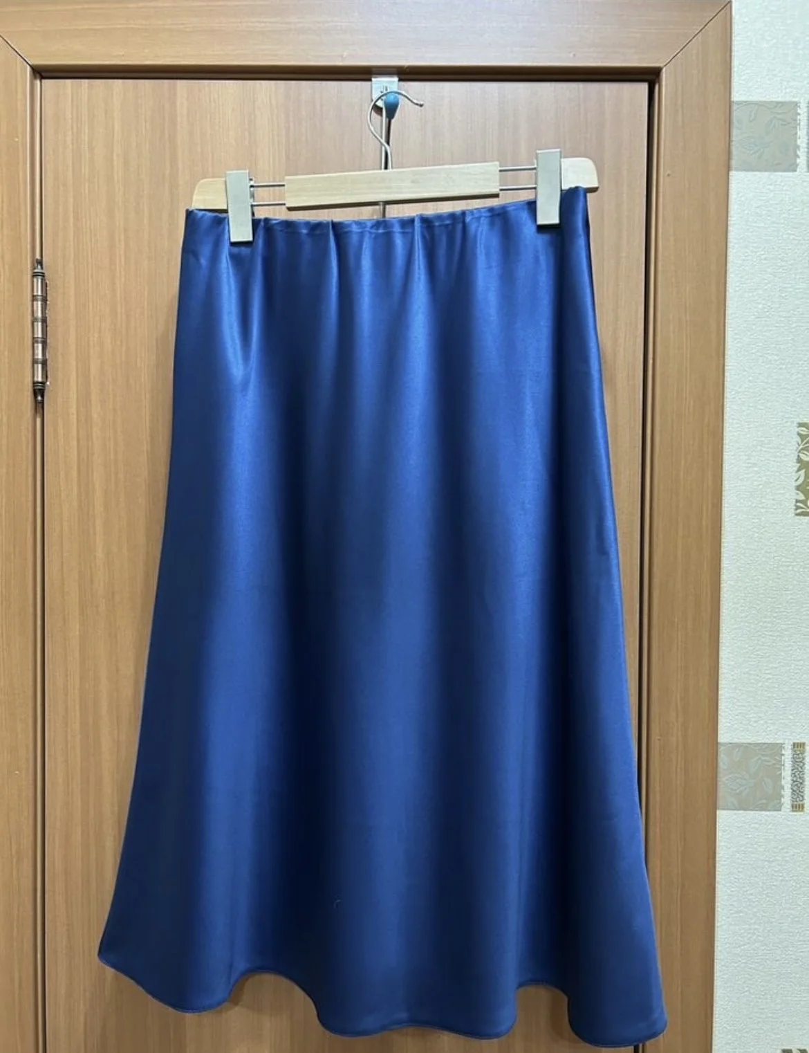 Юбка атласная (иск. шелк) миди 48-50р - миниатюра 2