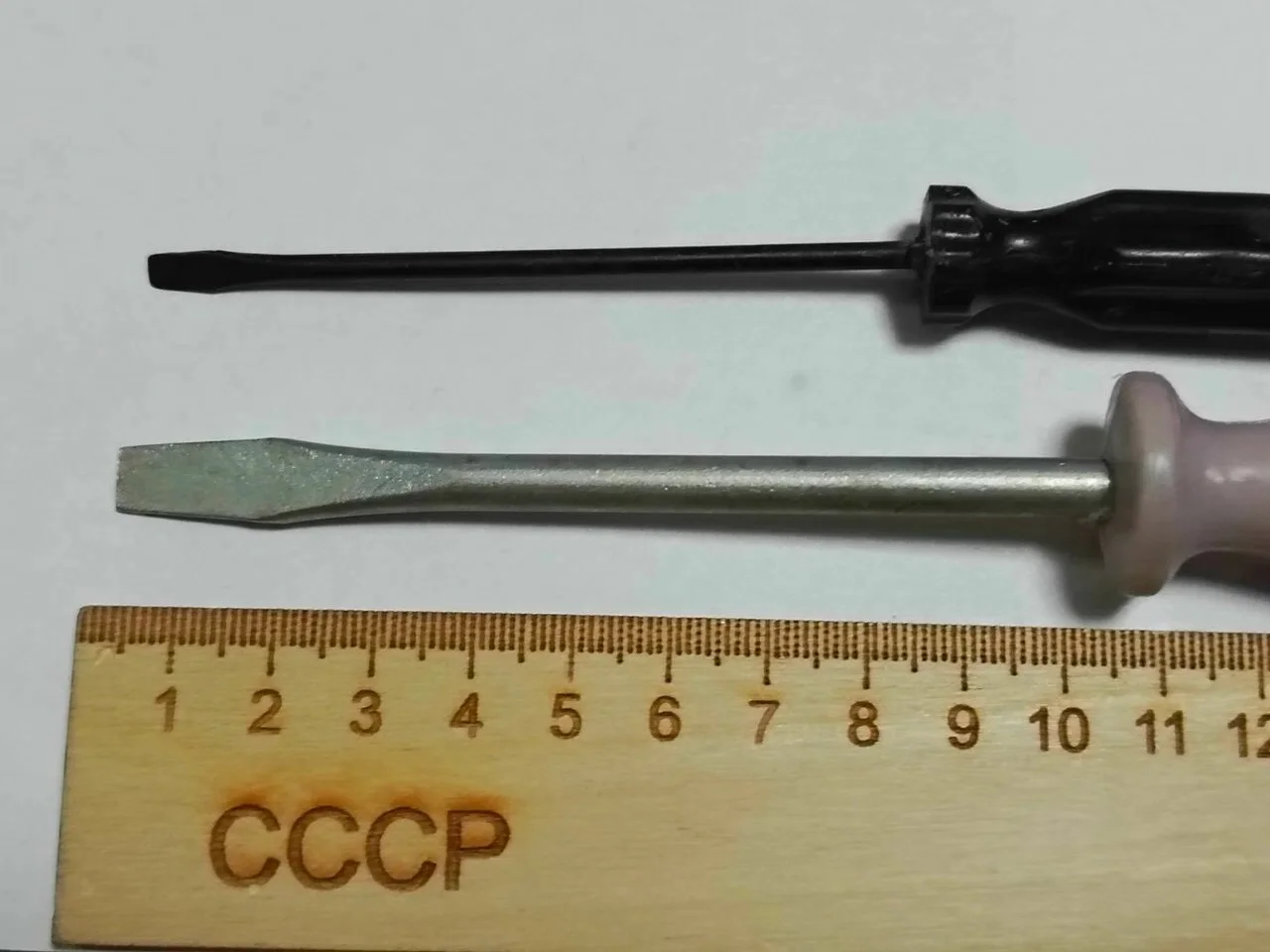Отвертка 135*0,5*3,5 и 190*1,0*6,5 2 шт. СССР - миниатюра 3