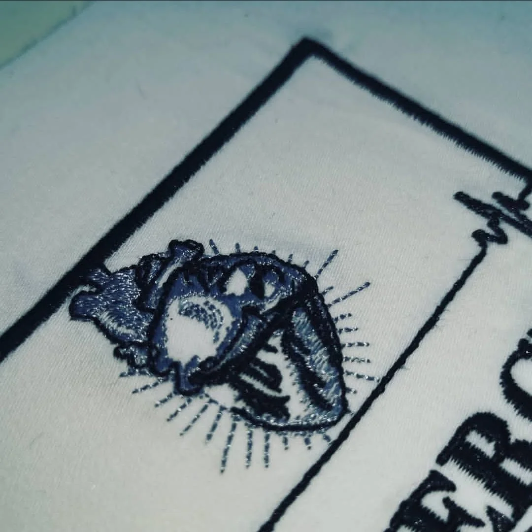 Машинная вышивка на футболках и худи - миниатюра 24