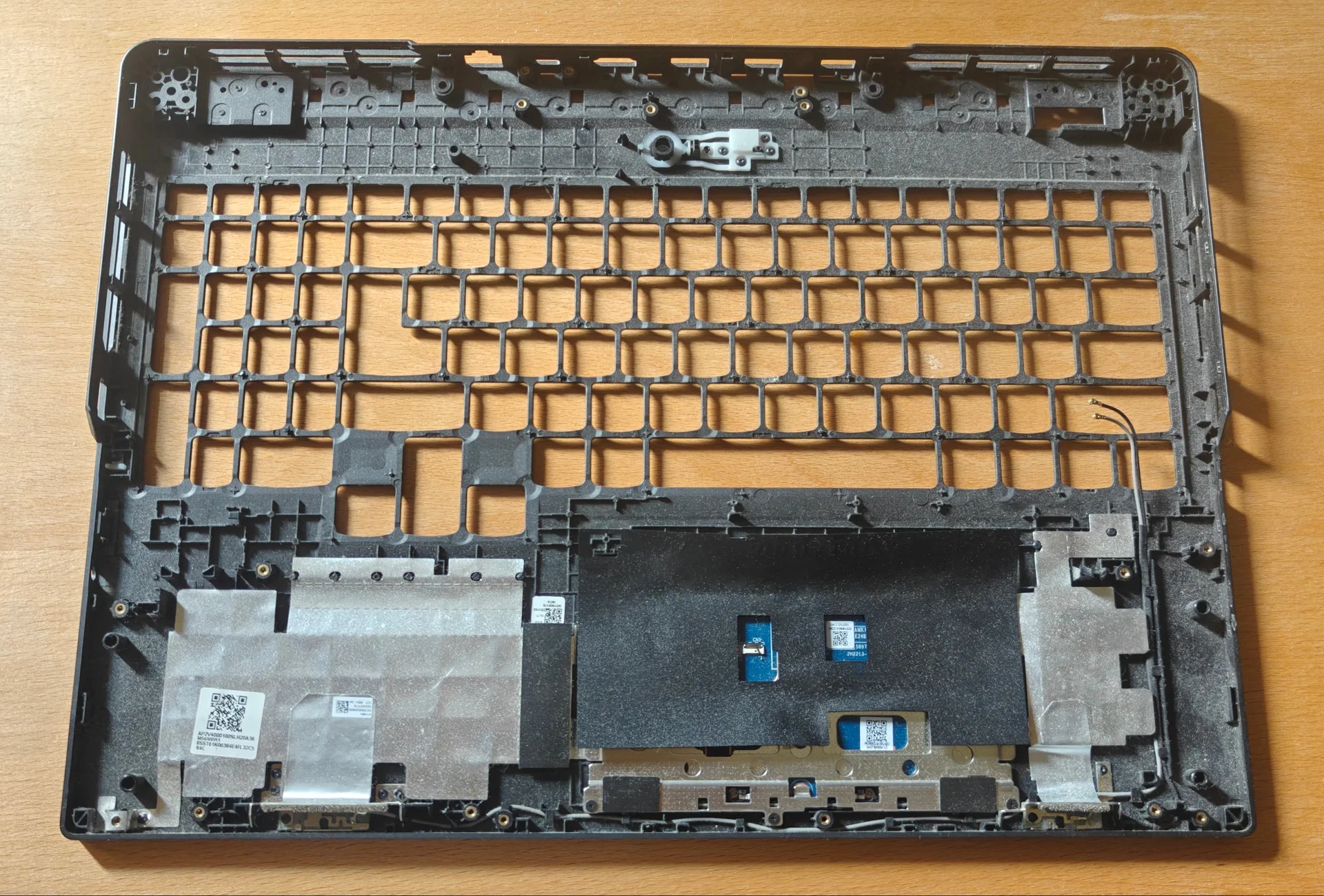 Крышка клавиатуры от Legion Pro 5 R9000P 16ARX8 2023 - миниатюра 2