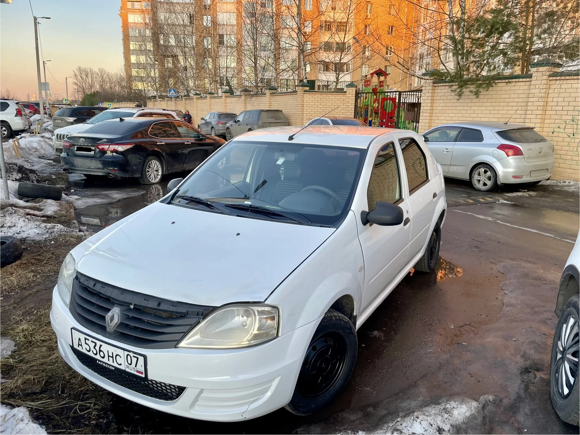 Renault Logan 1.4 MT 2015 - миниатюра 2