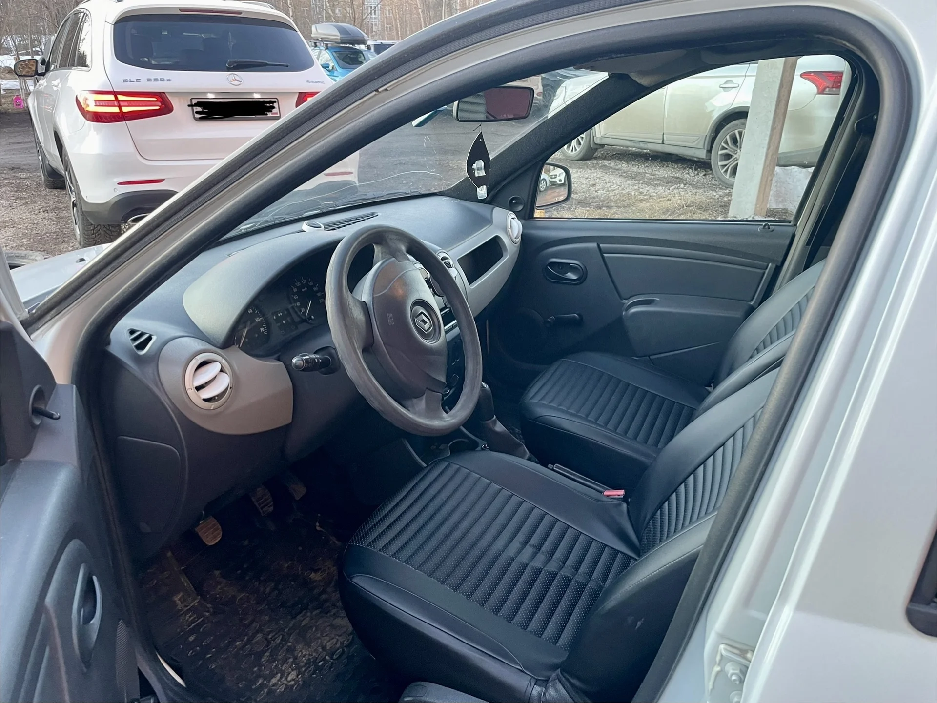 Renault Logan 1.4 MT 2015 - миниатюра 6