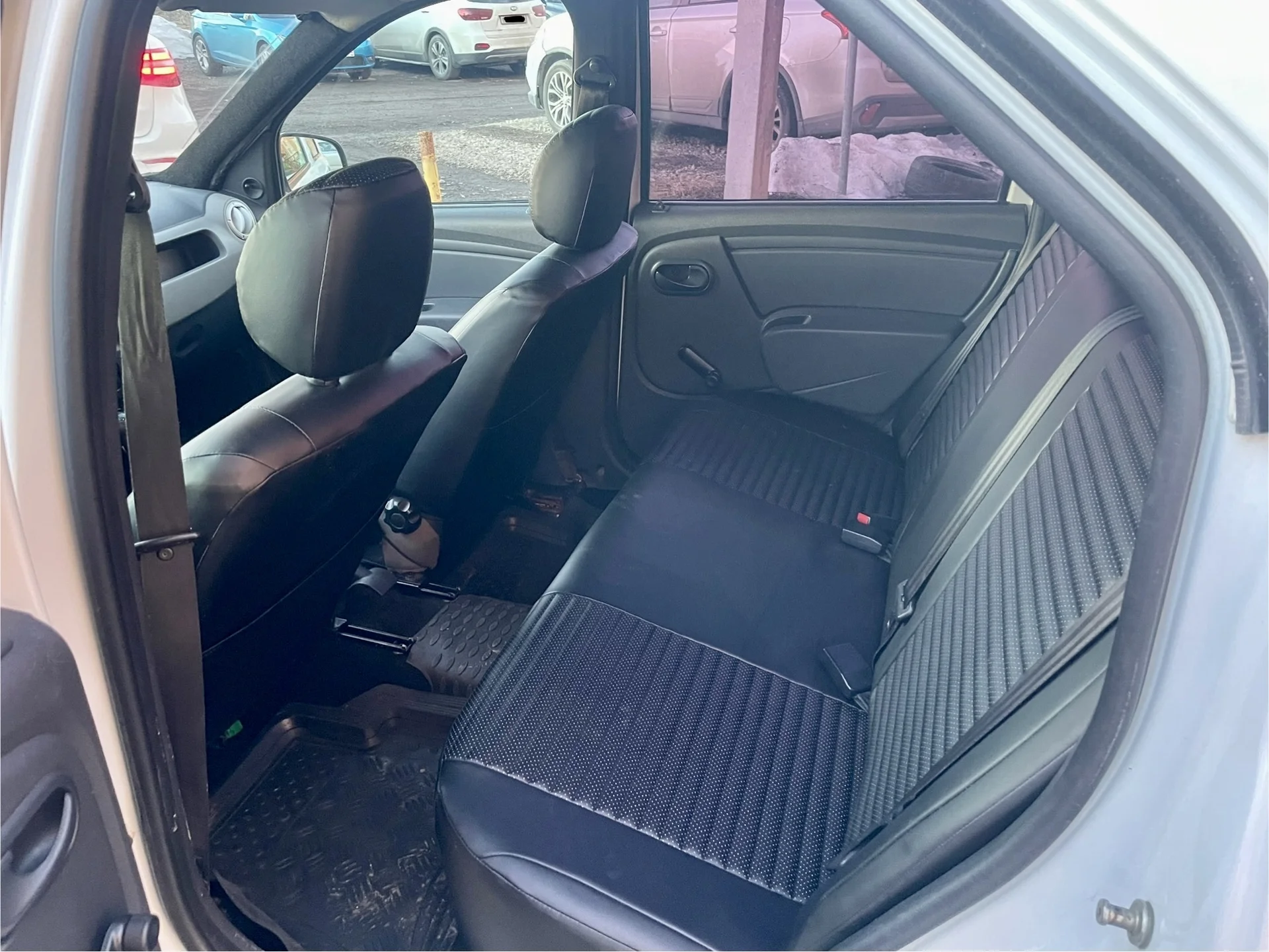 Renault Logan 1.4 MT 2015 - миниатюра 7