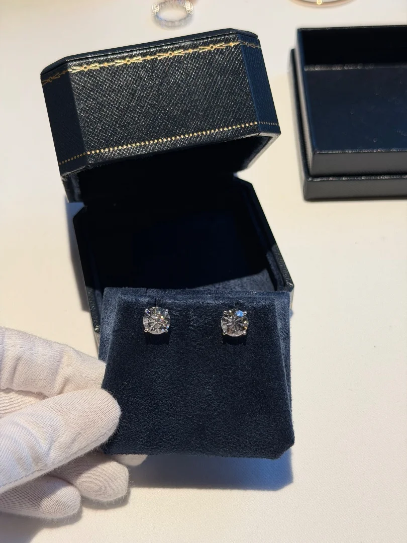 Серьги пусеты золотые с бриллиантами CVD - изображение 1