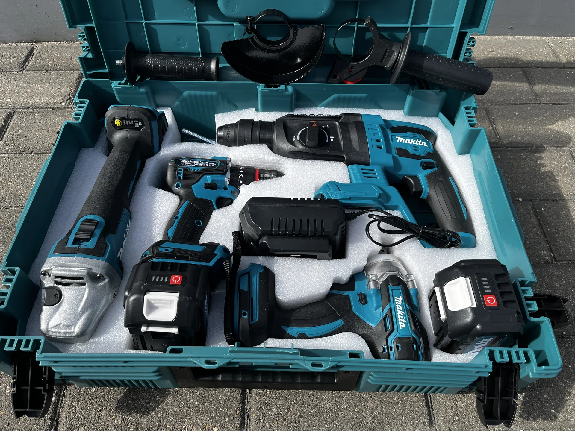 Набор аккумуляторного инструмента Makita 4в1 - миниатюра 2