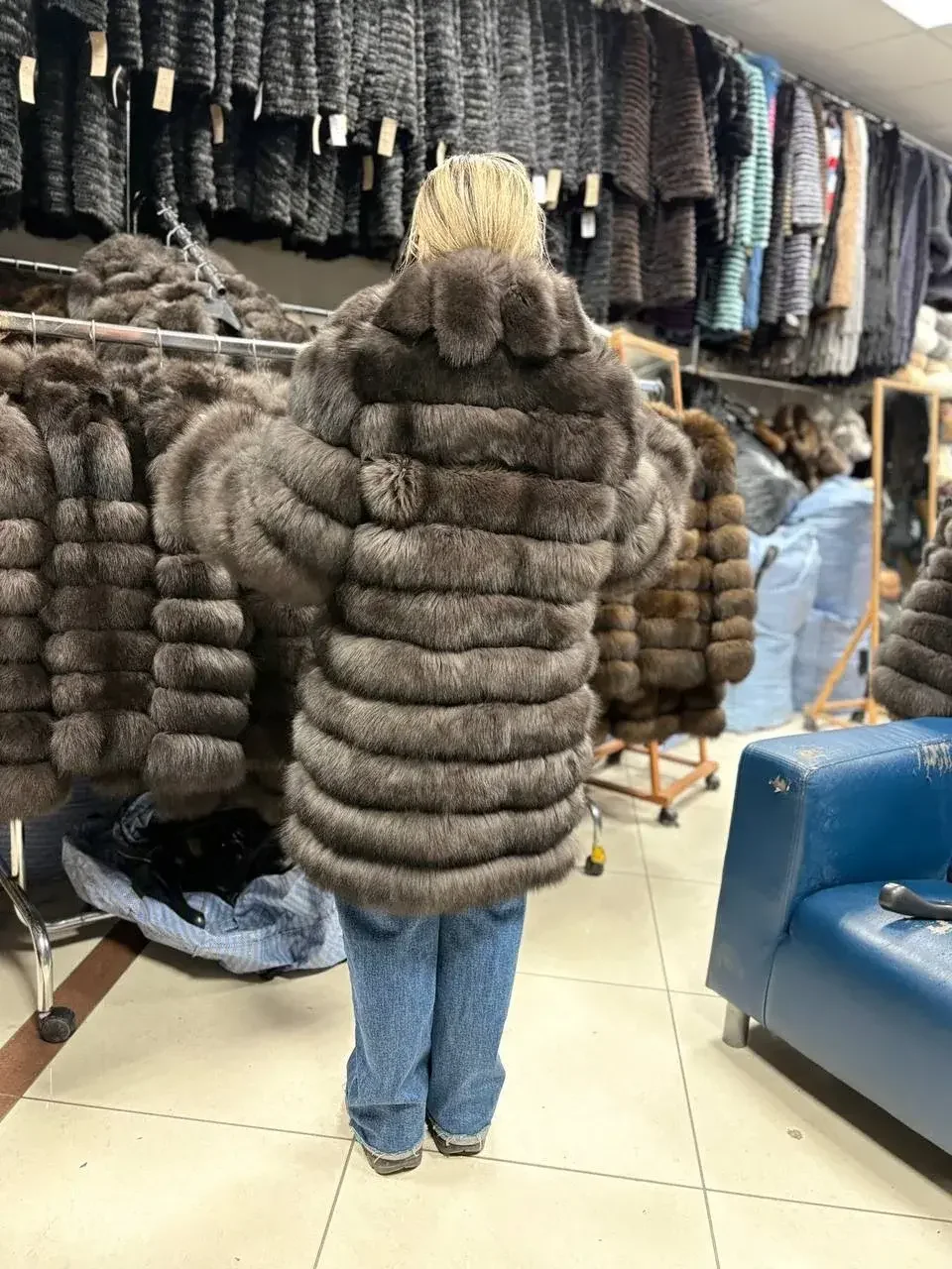 Шубка из меха песца - миниатюра 3