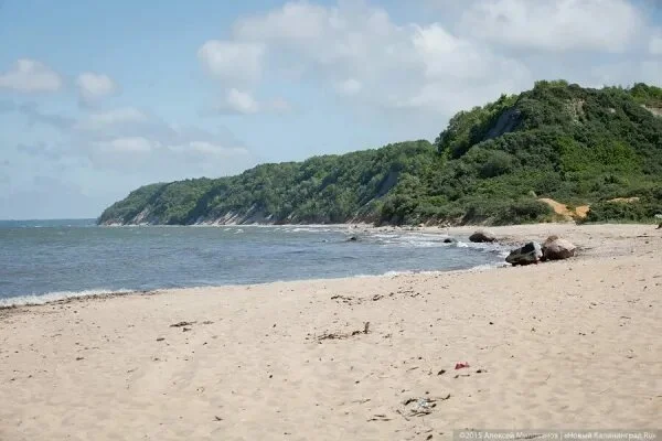 УЧАСТОК 12 СОТОК В ЗАКРЫТОМ ПОСЕЛКЕ. ГРАНИЦА С ЛЕСОМ! 900 М ДО МОРЯ. - миниатюра 3