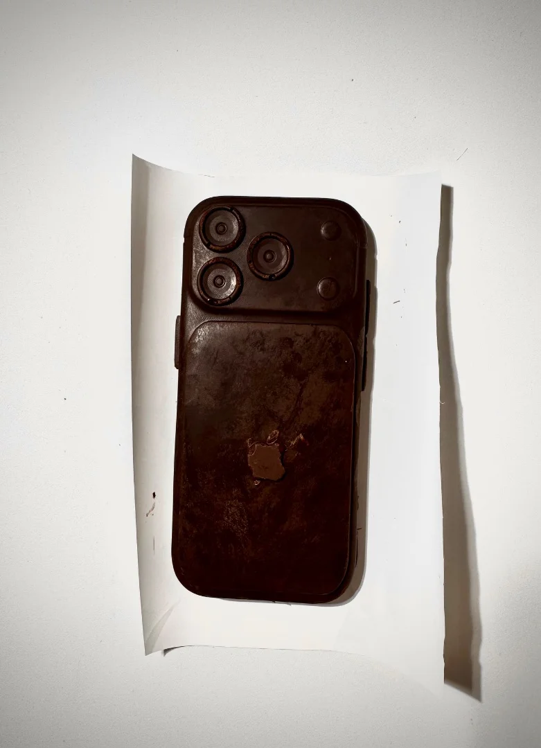 Шоколадный iPhone 17 Pro Max с коробкой - миниатюра 3